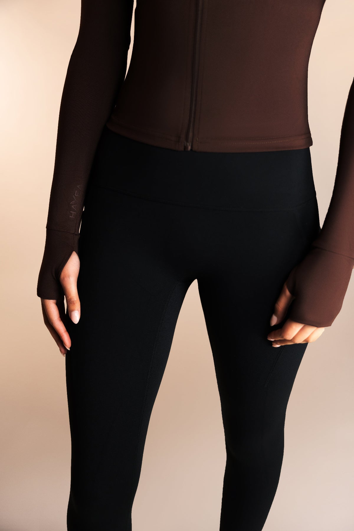 Women's long sleeve running jacket in maroon