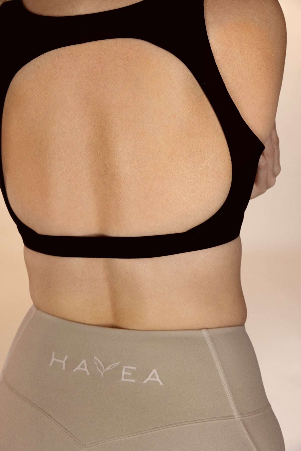 Women's back support sports bra in black 