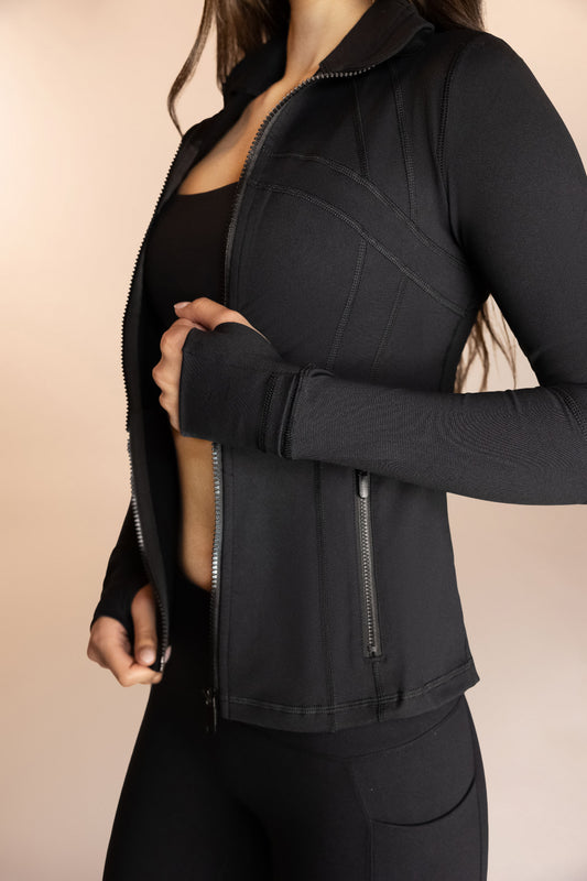 Women's Zip up running jacket with pockets in black 