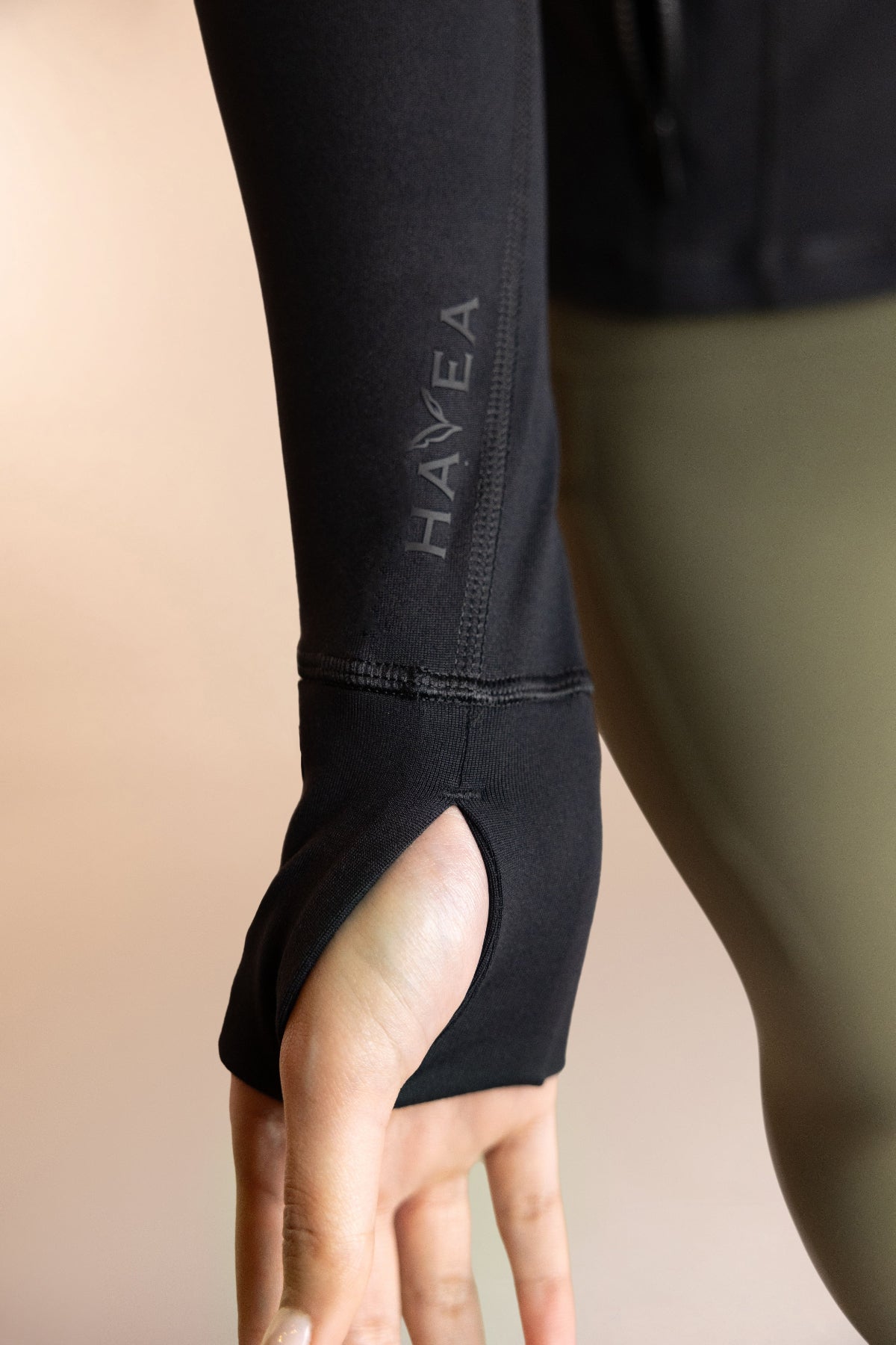 Havea's long sleeve black running jacket in black 