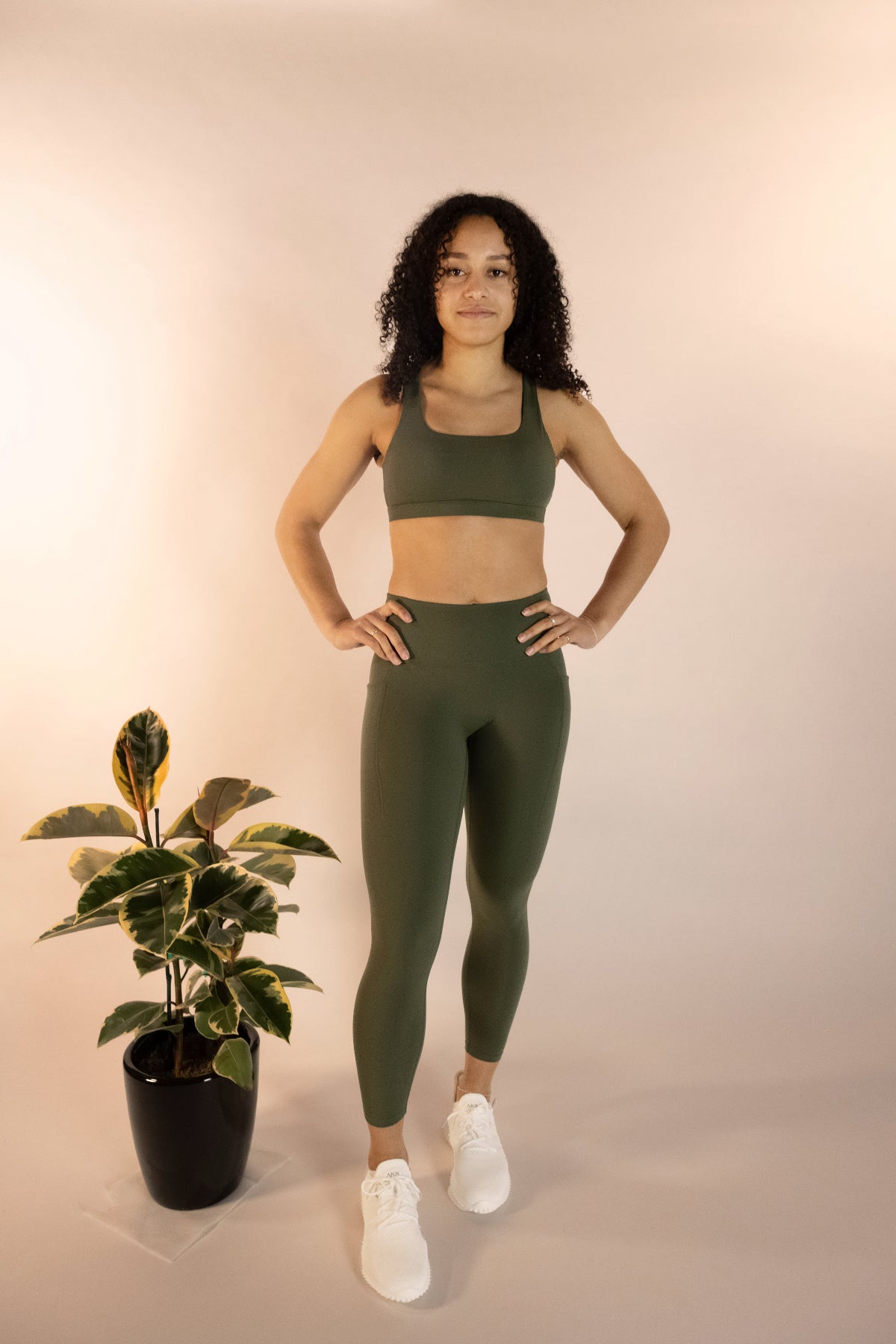 Women's athletic set legging and sports bra combo in green